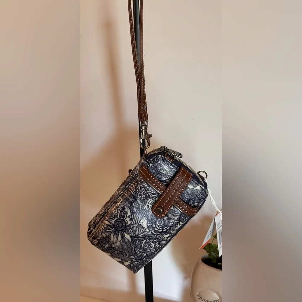 NWT Sakroots Spirit Desert Smartphone Wristlet Blue Paisley Crossbody Strap Inc
